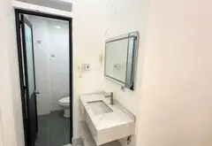 Nằm trong hẻm một sẹc rộng, cách mặt tiền đường lớn chỉ hơn 100m, căn nhà sở hữu vị trí cực kỳ thuậ... Bán nhà riêng tại Chợ Quán, Hồ Chí Minh 06