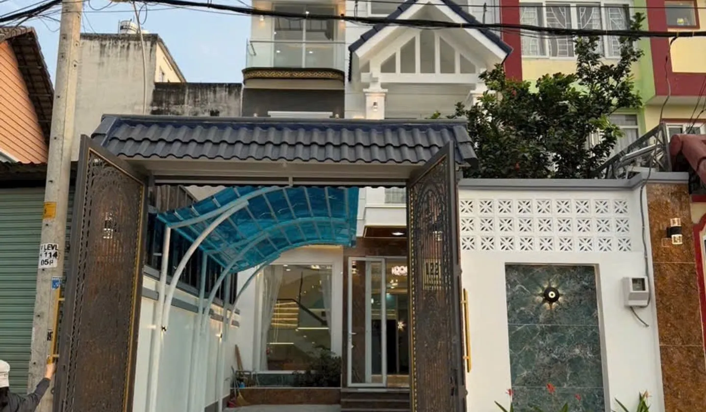 BÁN CĂN BIỆT THỰ PHƯỚC KIỂN NHÀ BÈ - GARA XE HƠI - ĐƯỜNG SÁT MẶT TIỀN
🌹 Diện tích: 6m x 23m... Bán nhà riêng tại Nhà Bè, Hồ Chí Minh 01
