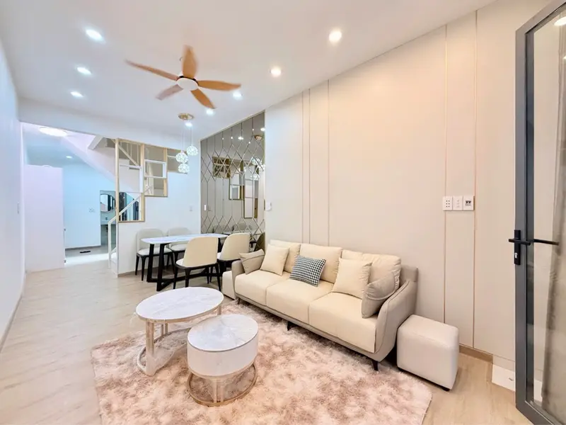 Nhà 2 tầng tại Quận 10 có con hẻm cực thoáng giá dưới 6 tỷ. Anh chị xem ngay nhé.... Bán nhà riêng tại Vườn Lài, Hồ Chí Minh 01