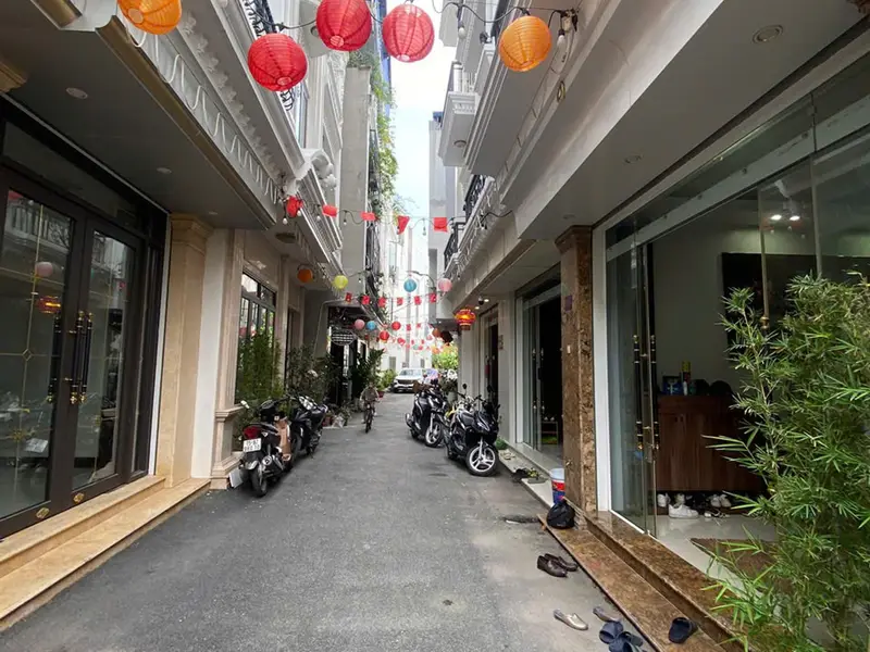 Nhà riêng 4 tầng với thiết kế hiện đại và khu vườn thư giãn tại quận trung tâm... Bán nhà riêng tại An Biên, Hải Phòng 01