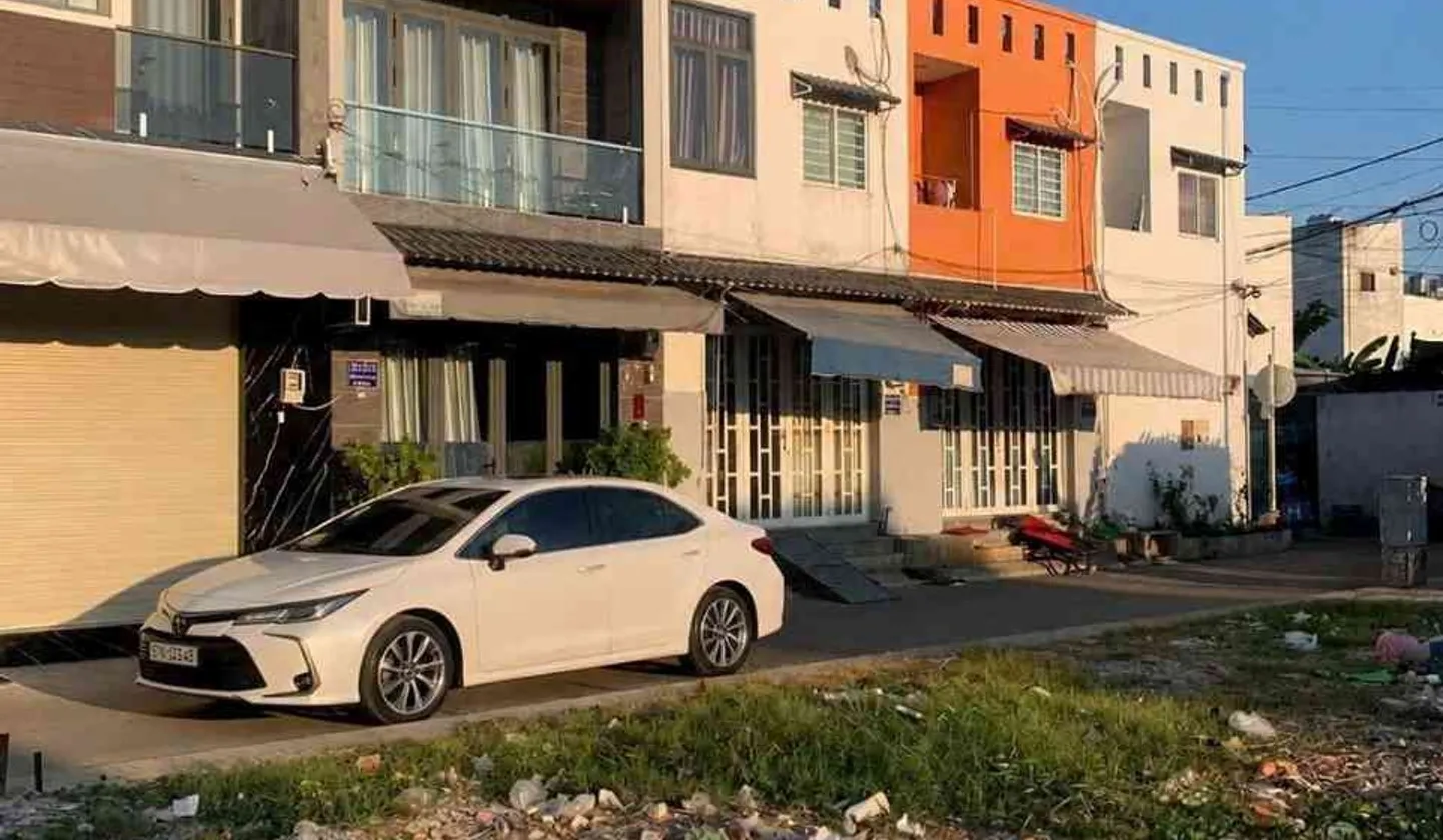 Nhà 2 tầng có sân rộng, oto đỗ cửa ngay Huỳnh Tấn Phát... Bán nhà riêng tại Phú Thuận, Hồ Chí Minh 01