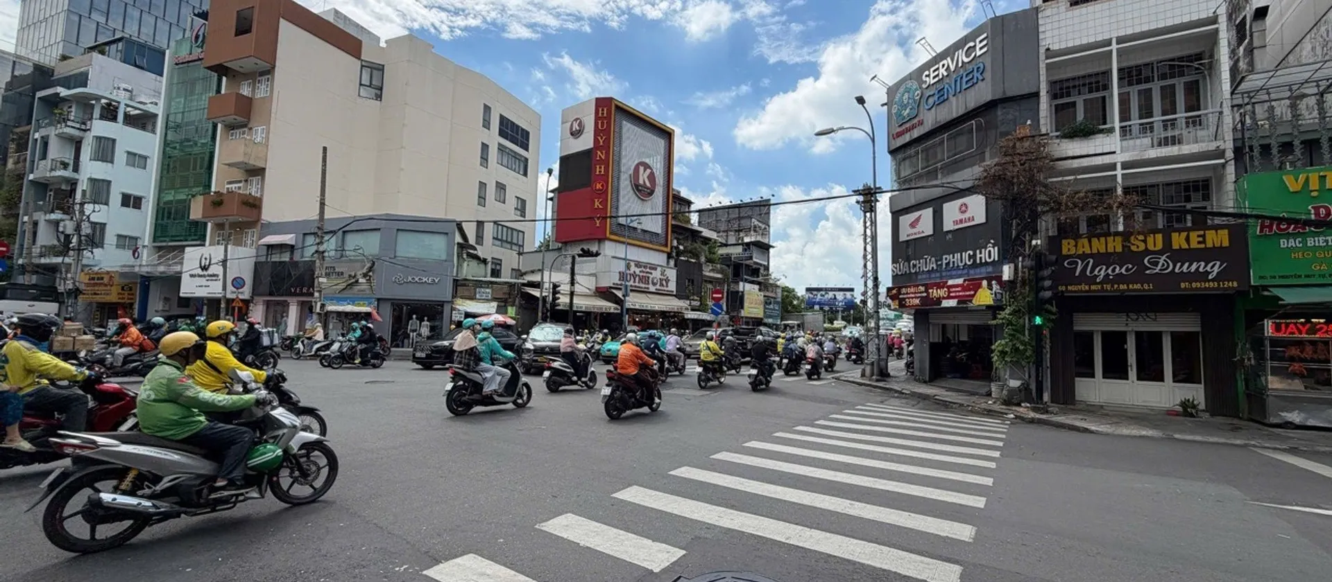 B.án Nh.à kề BV Bình thạnh, gần Cầu Bông - hẻm ô tô vô nhà - DT: 61m2 - tiện xây mới - 1 phút qua Q... Bán nhà riêng tại Gia Định, Hồ Chí Minh 01