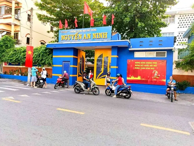 Nhà phố Trần Nhân Tôn, 3 phòng ngủ, không gian yên tĩnh... Bán nhà riêng tại Vườn Lài, Hồ Chí Minh 01