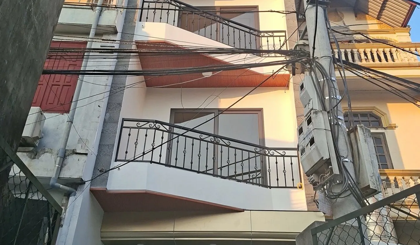 Chủ cắt lỗ bán gấp nhà 6 phòng ngủ- thang máy - ngõ thông- gần ô tô... Bán nhà riêng tại Long Biên, Hà Nội 01