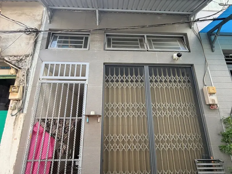 Bán nhà cấp 4 gồm 5 phòng ngủ, diện tích 81m2 tại quận Trần Xuân Soạn... Bán nhà riêng tại Tân Hưng, Hồ Chí Minh 01