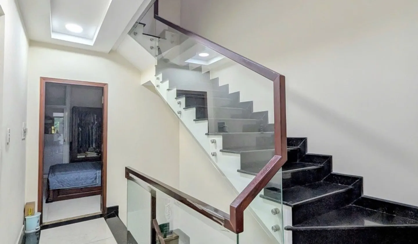 Nhà mặt phố 4 tầng, 4 phòng ngủ, gần quận 3, Phú Nhuận... Bán nhà mặt phố tại Phú Nhuận, Hồ Chí Minh 01