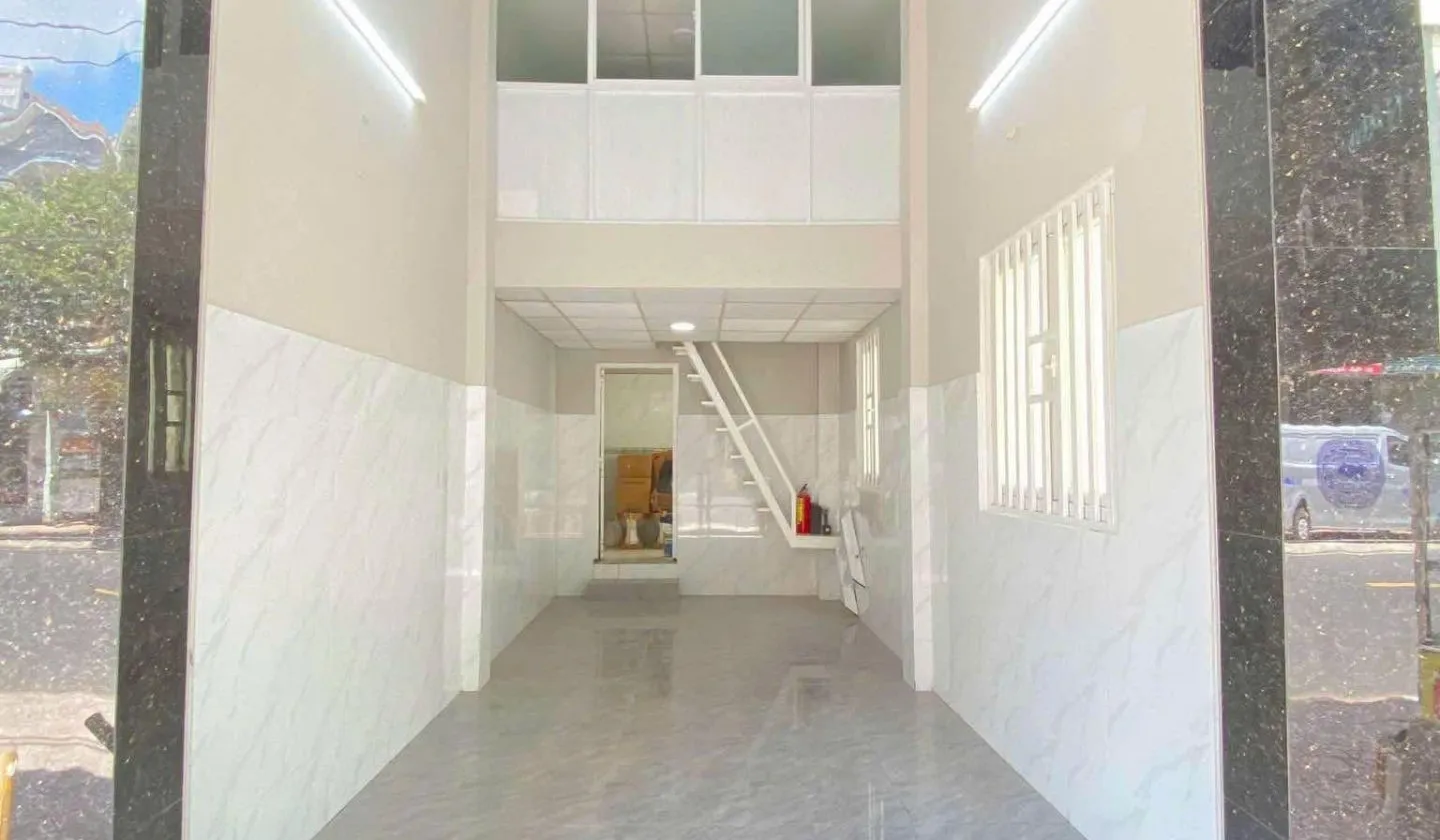 Nhà mặt phố 1 tầng kinh doanh sầm uất ở quận TPHCM... Bán nhà mặt phố tại Tân Sơn Nhì, Hồ Chí Minh 01