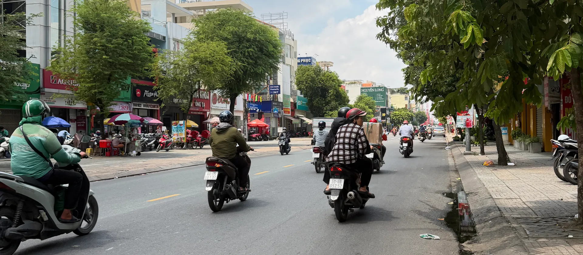 SÁT Q3,Q10 - MT HẺM 10M XE TẢI TRÁNH CMT8 NGAY SIÊU THỊ CHỢ LỚN - 4T - 150M -NHỈNH 7.xTY... Bán nhà riêng tại Tân Sơn Nhất, Hồ Chí Minh 01