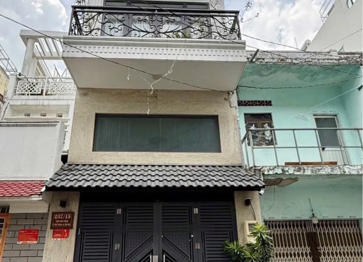 - Hẻm 6m ô tô tránh thông khắp nơi.- Vị trí ngay Kênh Tân Hoá, gần Q11, giáp Tân Bình, quận 6,..... Bán nhà riêng tại Tân Phú, Hồ Chí Minh 01