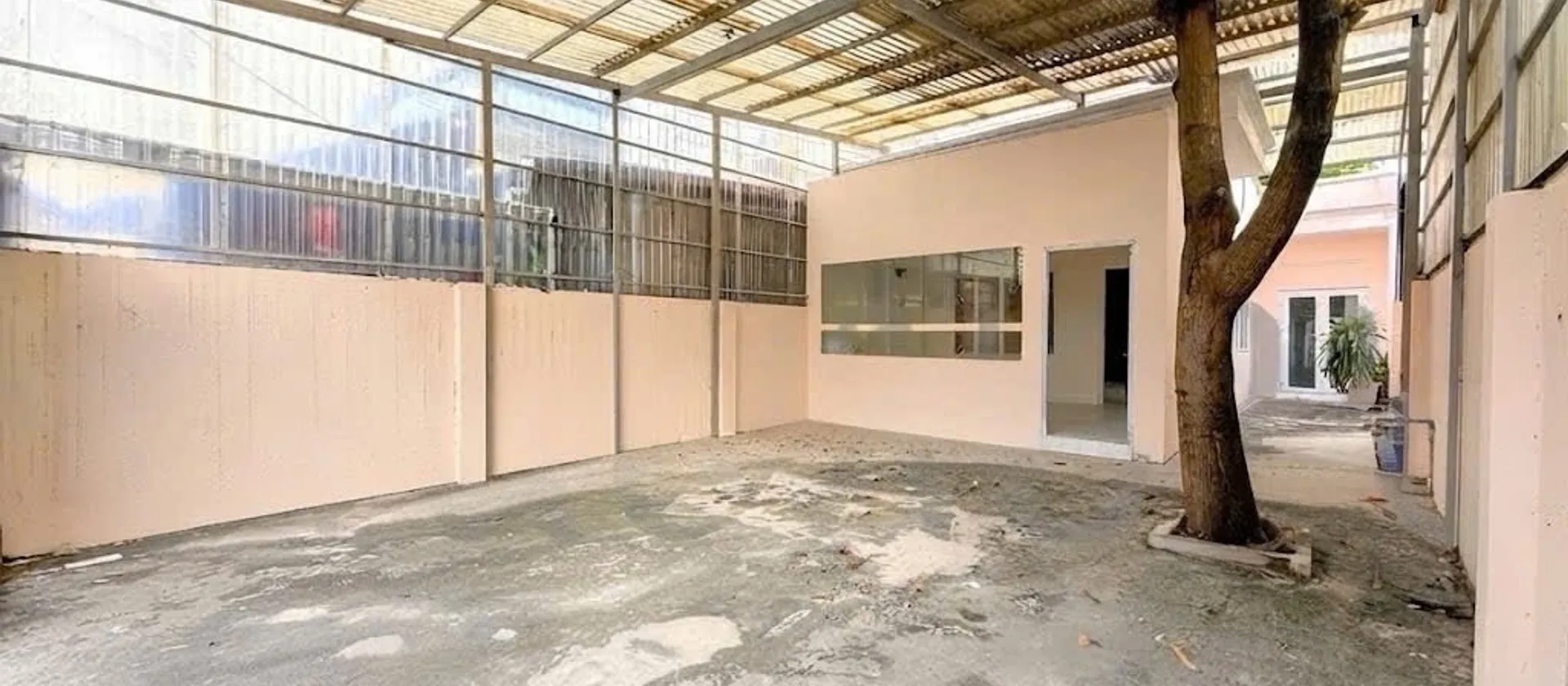 Nhà cấp 4: 6.5x16.6 ( xe hơi đậu trong nhà), rộng rãi thoáng mát, thích hợp làm văn phòng công ty.... Bán nhà riêng tại Nhà Bè, Hồ Chí Minh 01