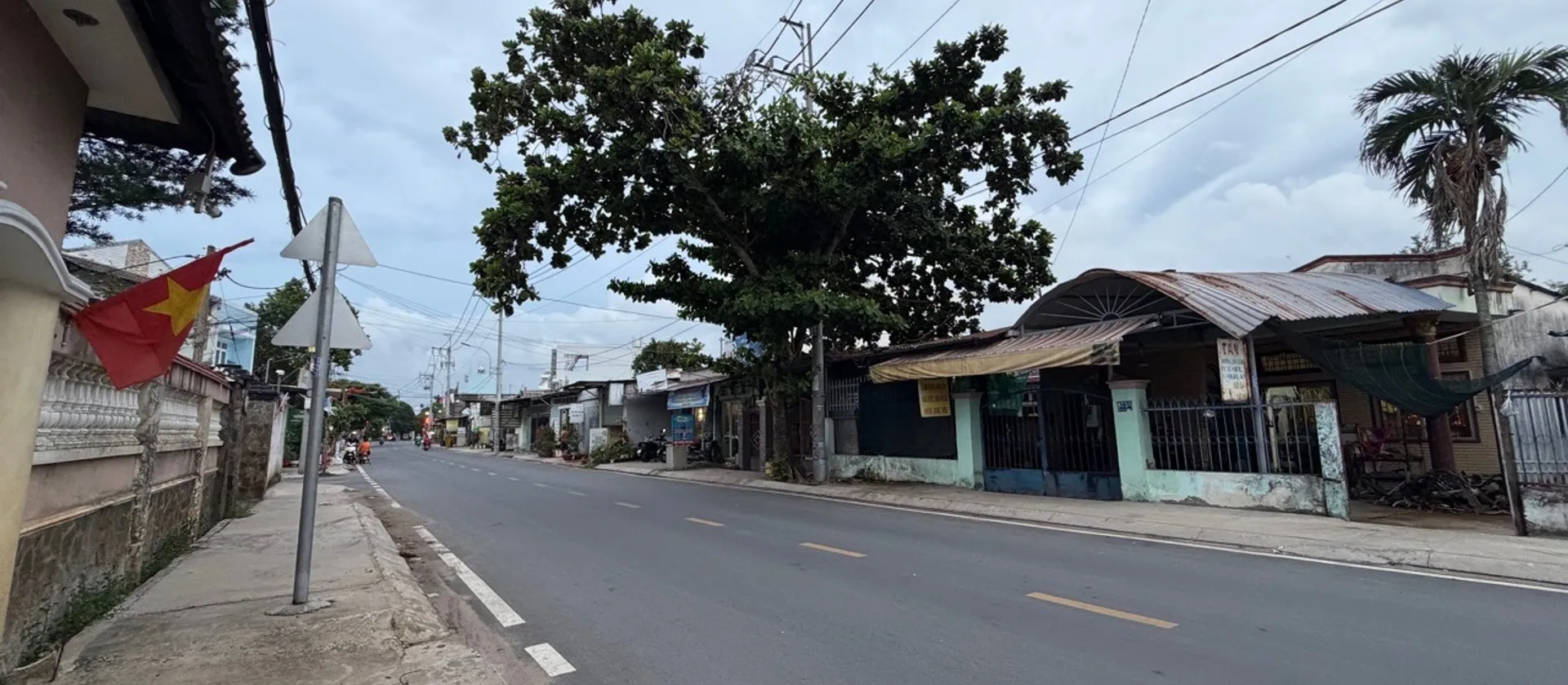Đất mặt tiền rộng 42m, siêu tiềm năng kinh doanh tại Hóc Môn... Bán đất tại Hóc Môn, Hồ Chí Minh 01