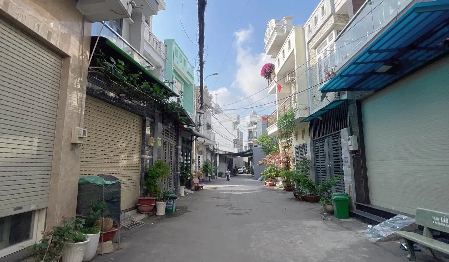 Nhà đẹp 3 tầng, 4 phòng ngủ, an cư lý tưởng! 🏡✨... Bán nhà riêng tại Bình Tân, Hồ Chí Minh 01