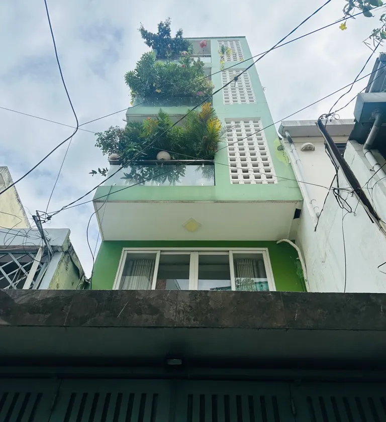 Nhà 5 tầng hẻm xe hơi Quận 10, sống tiện nghi ngay trung tâm... Bán nhà riêng tại Hòa Hưng, Hồ Chí Minh 01