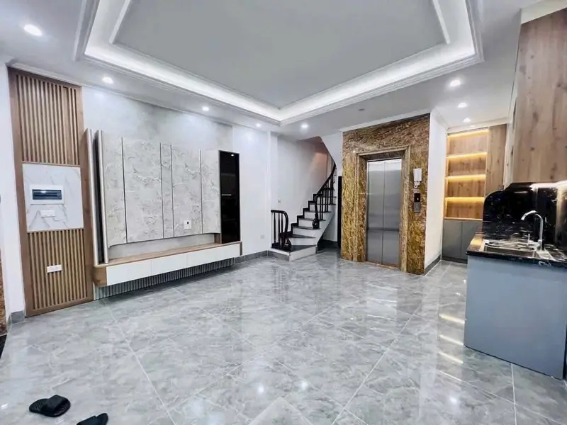 NHÀ MỚI 5 TẦNG CÓ THANG MÁY- NGÕ THÔNG Ô TÔ - VÀI BƯỚC RA TRƯỜNG HỌC, CHỢ
- VỪA Ở VỪA KINH DOANH -... Bán nhà riêng tại Từ Liêm, Hà Nội 01