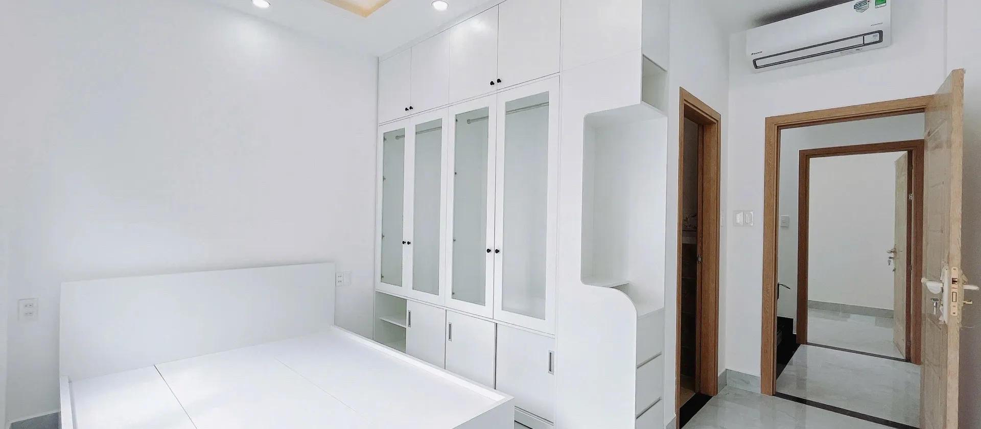 NHÀ 5 TẦNG - Ô TÔ BỎ NHÀ - KHU BIỆT THỰ KIỀU ĐÀM - 50M2 - CHỈ 10 Đ... Bán nhà riêng tại Tân Hưng, Hồ Chí Minh 01