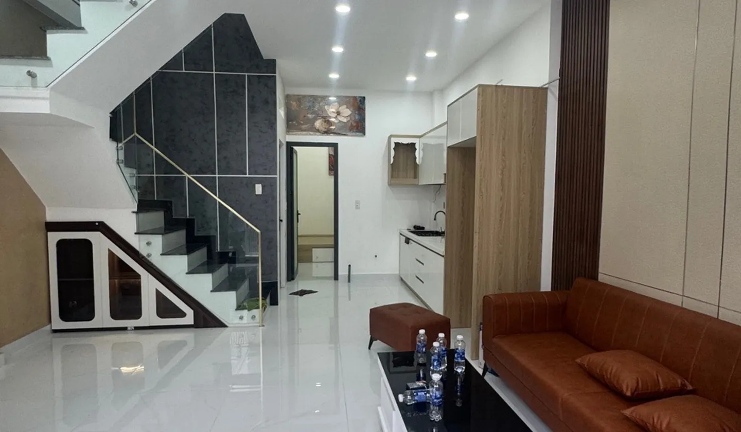 🇻🇳 NHÀ ĐẸP 2 TẦNG - NGAY VÒNG XOAY PHÚ LÂM
Giá bán 4.950 tỷ... Bán nhà riêng tại Phú Lâm, Hồ Chí Minh 01