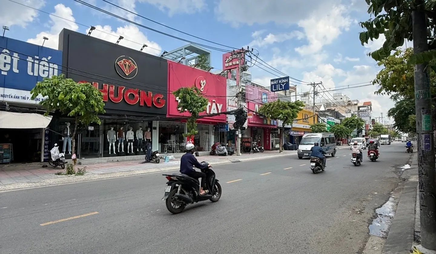 Bán tài sản 2 mặt tiền Nguyễn Ảnh Thủ, quỹ đất hiếm gần 500m2 thích hợp xây building... Bán nhà mặt phố tại Trung Mỹ Tây, Hồ Chí Minh 01