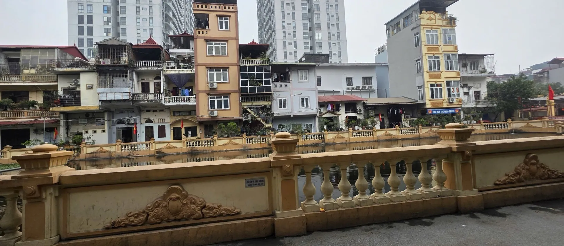 NGUYỄN ĐÌNH HOÀN – CÁCH PHỐ 15M LÔ GÓC 2 THOÁNG – Ô TÔ ĐỖ CỬA – 13,6 TỶ
Diện tích 40m²,... Bán nhà riêng tại Nghĩa Đô, Hà Nội 01
