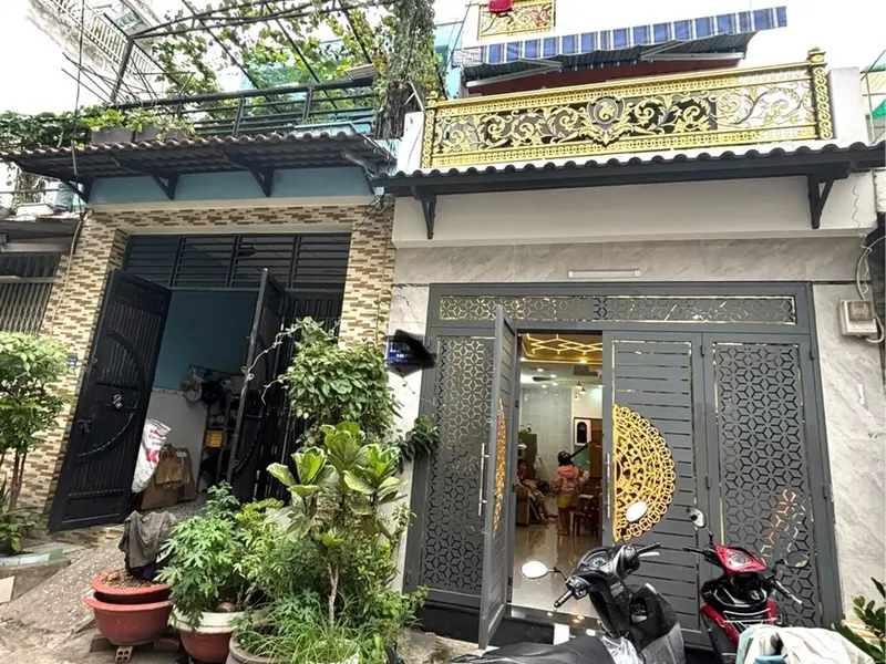 🏡 Sát MT Gò Xoài – Hẻm 8m thông
- 51m² (4x12.5m) – BTCT 4 lầu, 4PN, 3ƯC
- Kế chợ Gò Xoài .... Bán nhà riêng tại Bình Hưng Hòa, Hồ Chí Minh 01