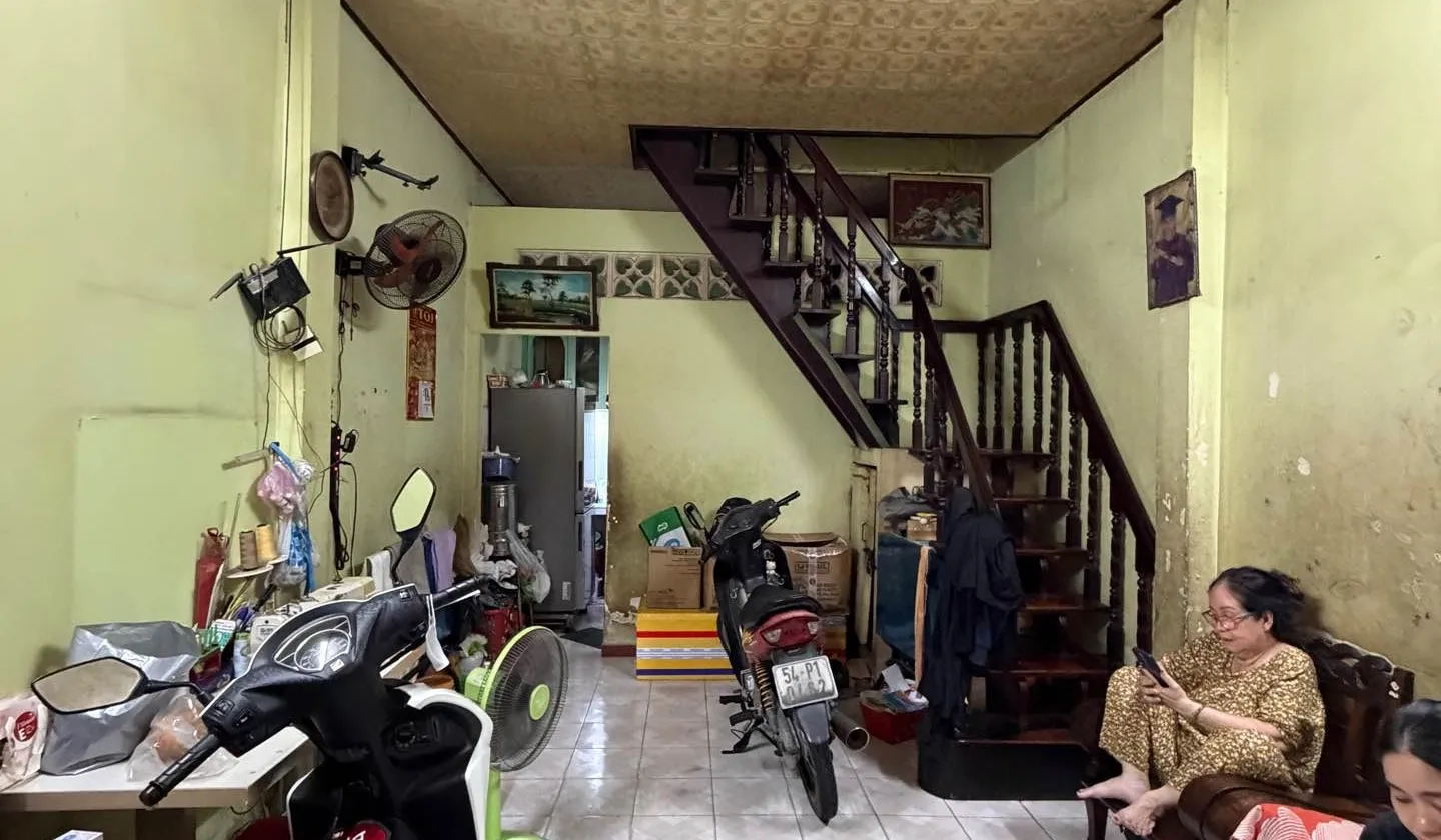 Nhà trung tâm Quận 10 cũ, giá tốt cho đầu tư xây mới... Bán nhà riêng tại Diên Hồng, Hồ Chí Minh 01