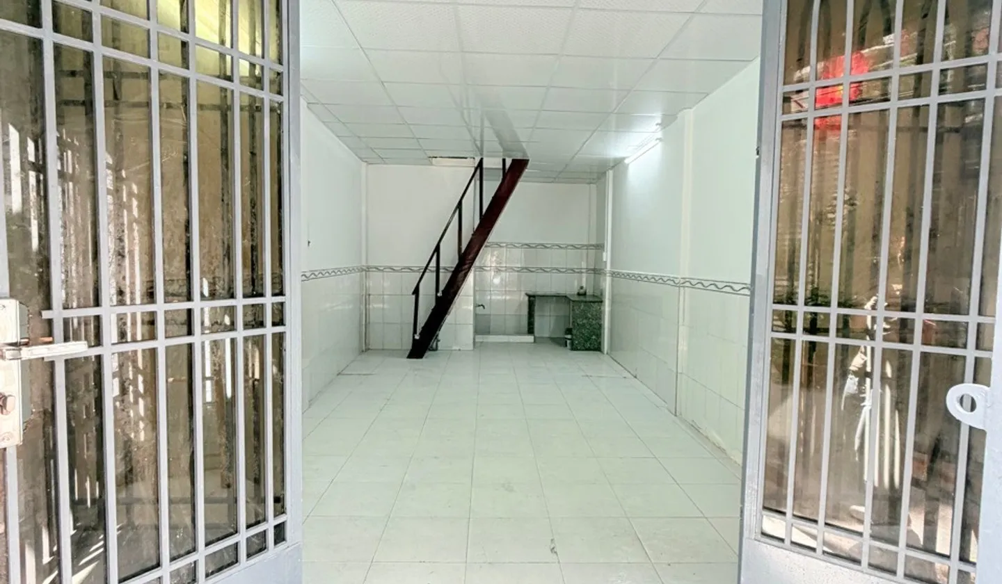 Nhà 2 tầng hẻm xe hơi tại Tân Bình, gần Quận 10, giá 4.68 tỷ... Bán nhà riêng tại Tân Hòa, Hồ Chí Minh 01