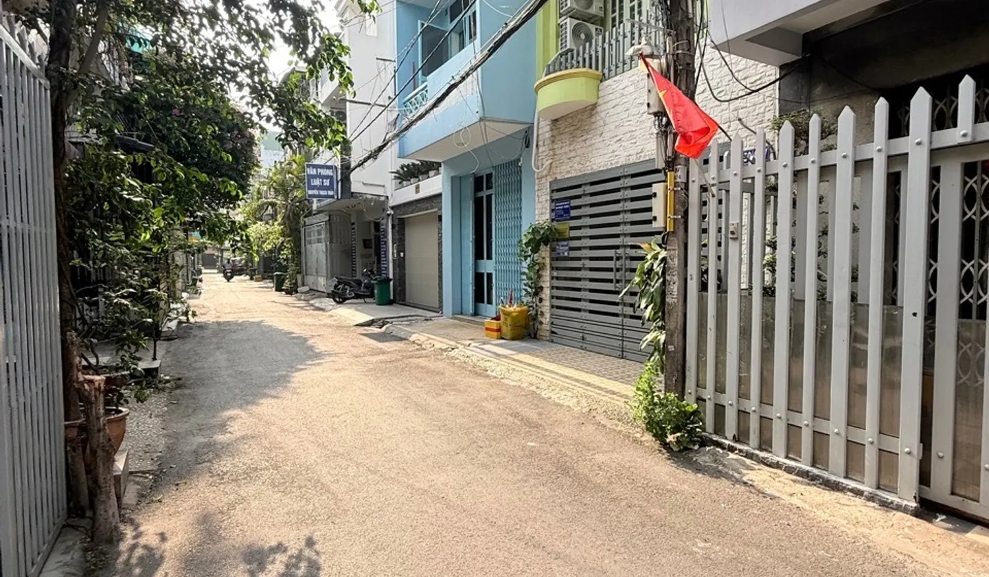 Khu vực cực kì yên tĩnh cho cán bộ, nhân viên văn phòng. Thông số đẹp: 3 tầng, 5x17m, HXH
Chỉ 12 tỉ... Bán nhà riêng tại Gò Vấp, Hồ Chí Minh 01