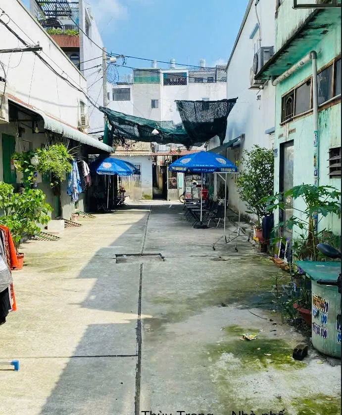 NHÀ PHỐ GIÁ MỀM - HẼM Ô TÔ - XUNG QUANH TIỆN ÍCH - TRƯỜNG HỌC CÁC CẤP 1-2-3 - NHỈNH 3 T.Ỷ... Bán nhà riêng tại Bình Tân, Hồ Chí Minh 01