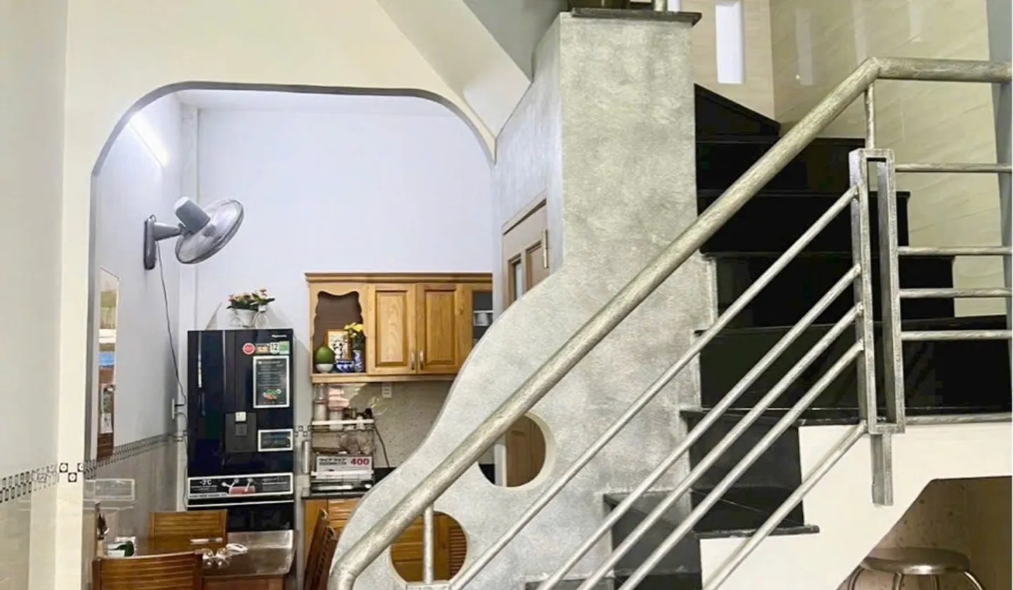 Bán nhà 2 tầng hẻm ô tô khu trung tâm Quận 10 giá 4,35 tỷ... Bán nhà riêng tại Hòa Hưng, Hồ Chí Minh 01