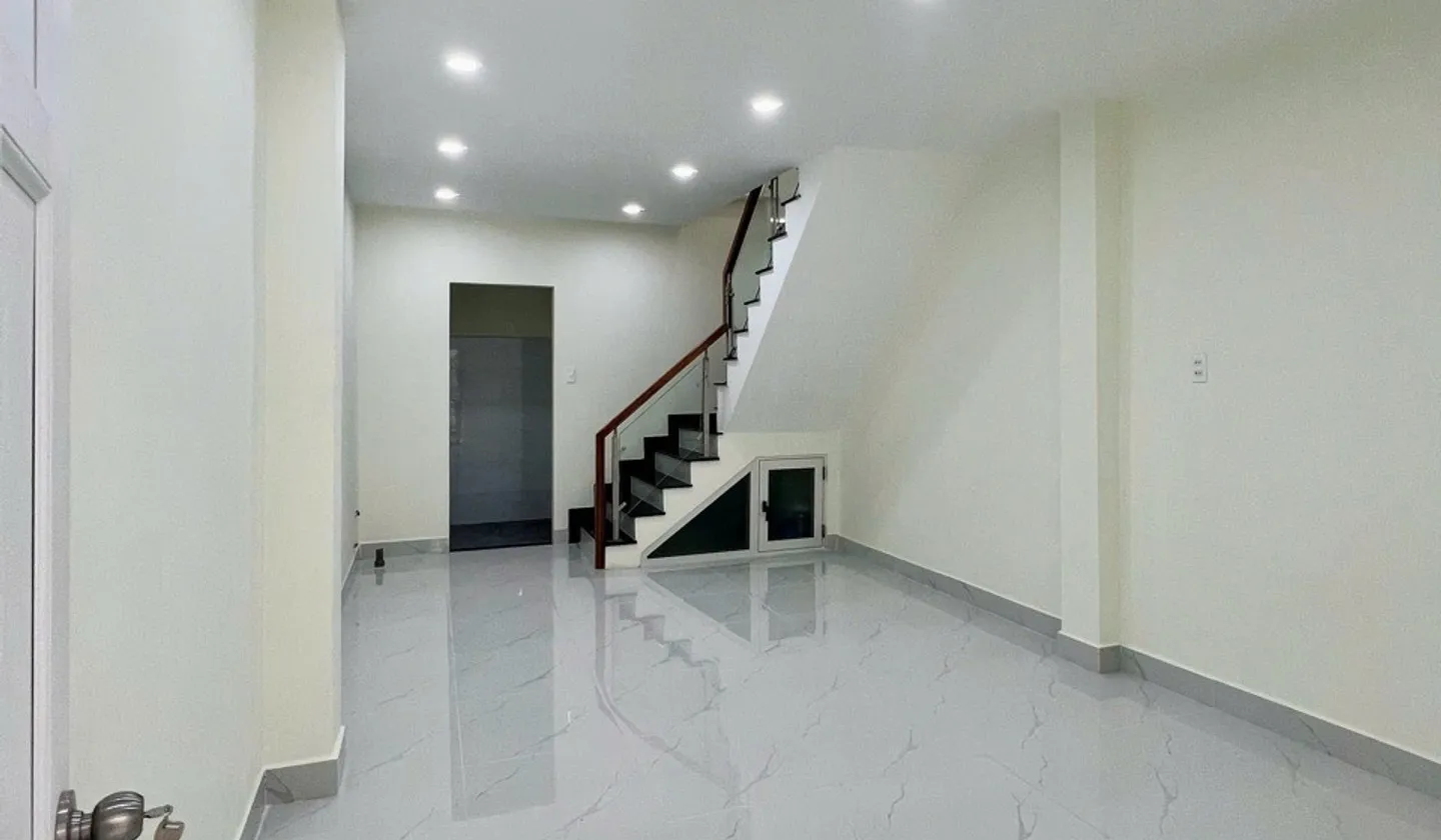 Khu ẩm thực Chợ 200 Xóm Chiếu - 62m² - 5.14T - Dòng tiền 120tr/năm - Ngang gần 5m - SHR... Bán nhà riêng tại Khánh Hội, Hồ Chí Minh 01