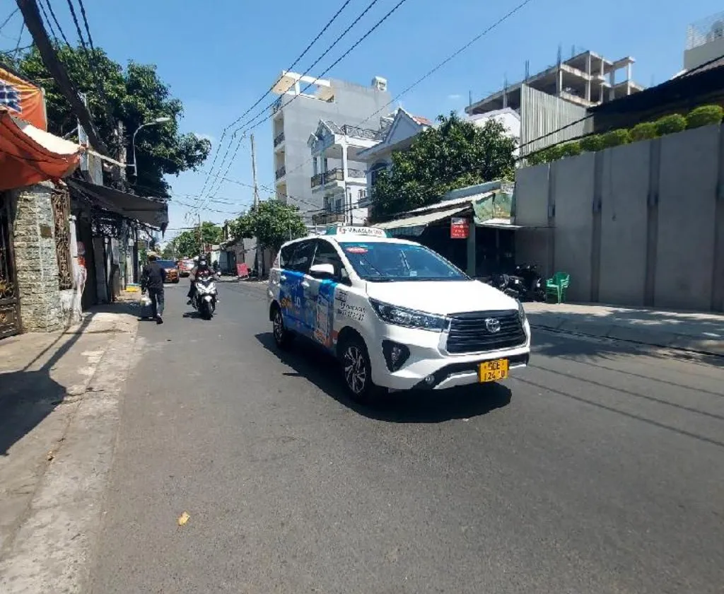 Biệt thự sang trọng sở hữu tầm nhìn sông xanh mát tại quận 7... Bán nhà mặt phố tại Tân Thuận, Hồ Chí Minh 01