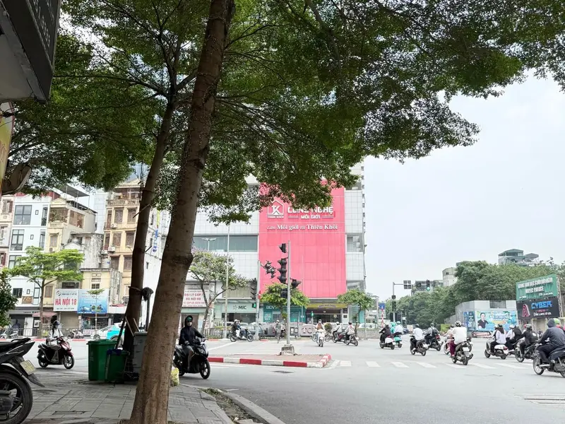 🌹 MẶT PHỐ - THÁI THỊNH - VỈA HÈ RỘNG - THANG MÁY - KINH DOANH - Giá: 26 Tỷ - Sổ đỏ chính Chủ... Bán nhà mặt phố tại Đống Đa, Hà Nội 01