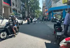 Nhà mặt phố 4 tầng tại quận 1, giá giảm sâu còn 9,3 tỷ... Bán nhà mặt phố tại Bến Thành, Hồ Chí Minh 03