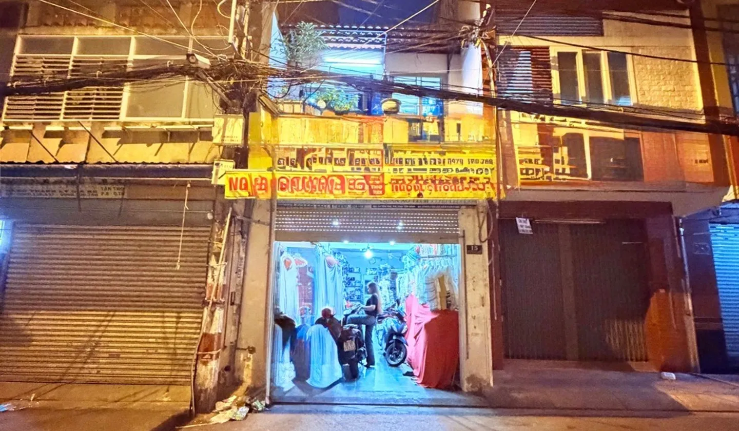 Mặt tiền kinh doanh sầm uất gần chợ Tân Bình, nhà 2 tầng đúc chắc chắn... Bán nhà mặt phố tại Tân Hòa, Hồ Chí Minh 01