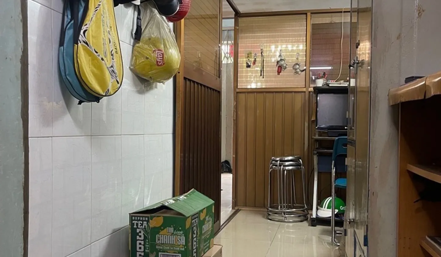 Mô tả: + Kết cấu: trệt, lửng, 3 phòng ngủ (có phòng ở tầng trệt), 1WC, giếng trời lấy sáng.... Bán căn hộ chung cư tại An Đông, Hồ Chí Minh 01