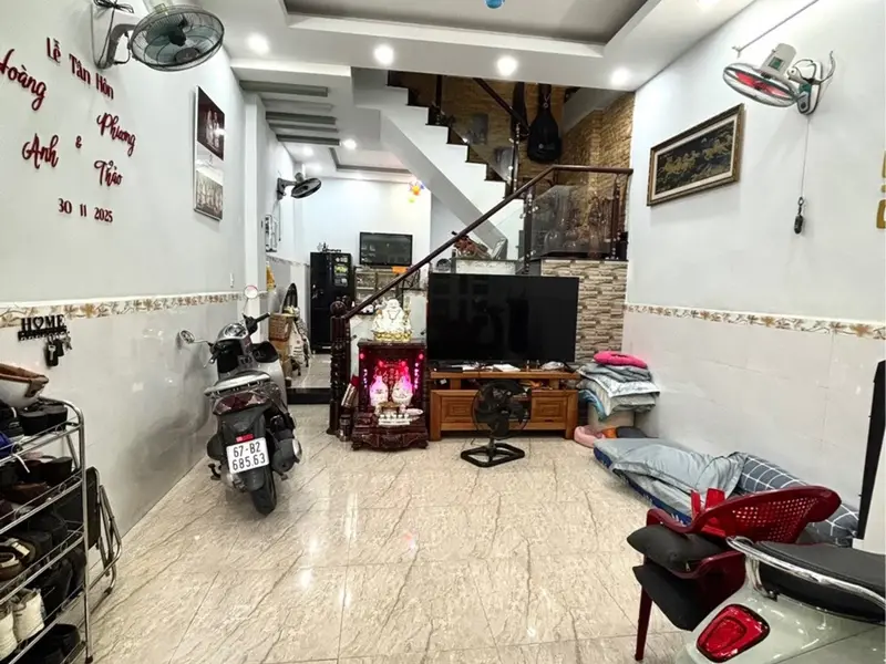 Nhà đẹp 2 Tầng , ngay gò xoài , hẻm xe hơi đậu cửa , 50M² chỉ 4.6 tỷ TL
- 4x12.5, trệt lầu gồm 2PN... Bán nhà riêng tại Bình Hưng Hòa, Hồ Chí Minh 01