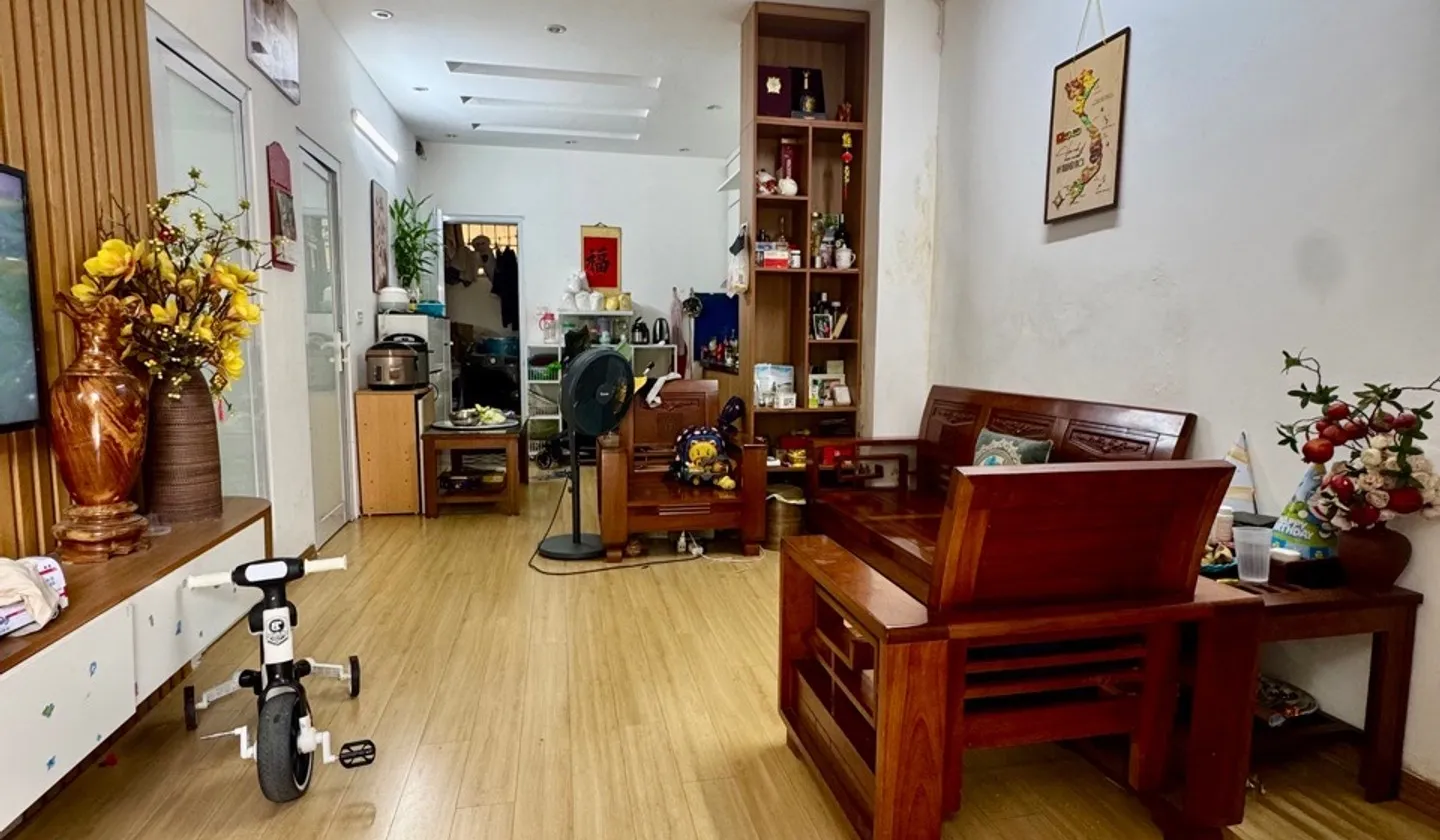 Bán căn hộ chung cư lô góc 3 mặt thoáng tại Vũ Hữu, diện tích 40m² giá 6,5 tỷ... Bán căn hộ chung cư tại Đại Mỗ, Hà Nội 01
