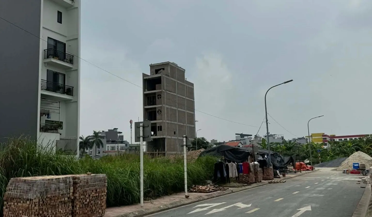 BÁN ĐẤT ĐẤU GIÁ CỰ KHỐI, LONG BIÊN 74.4M2- MT 5M- VỈA HÈ, Ô TÔ TRÁNH, THÔNG BÀN CỜ, 2 MẶT THOÁNG... Bán đất tại Long Biên, Hà Nội 01