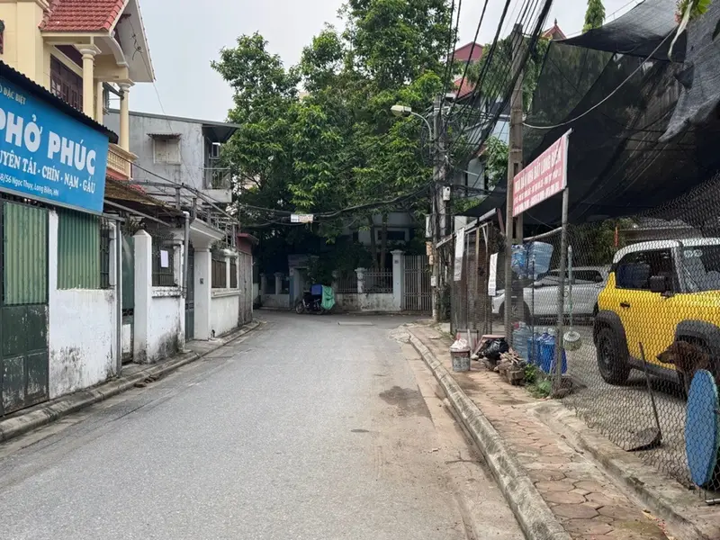 VỪA TIỀN - NHÀ ĐẸP Ở LUÔN - NỘI THẤT CƠ BẢN - GẦN Ô TÔ

Mô tả:
- Nhà 5 tầng còn khá mới, nội thất đ... Bán nhà riêng tại Bồ Đề, Hà Nội 01