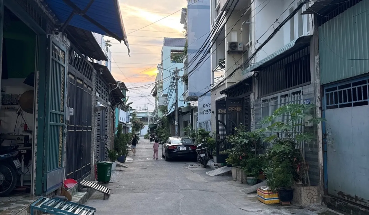 Chỉ hơn 6ty, có nhà 5 tầng tại Bình Tân, hẻm xe hơi... Bán nhà riêng tại Bình Trị Đông, Hồ Chí Minh 01