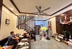 Chính chủ bán nhà Giáp Bát, nhà dân tự xây , gần các trường tốp đầu , gần các bệnh viện lớn, tiện b... Bán nhà riêng tại Hoàng Mai, Hà Nội 03