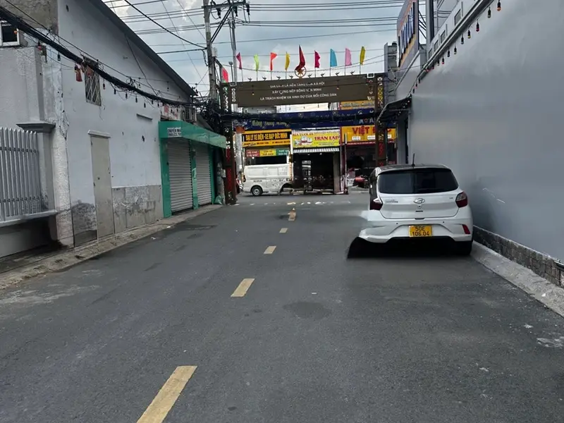 50 m Đất Hẻm xe hơi 6m _ Xây cao Có hơn 3 Tỷ... Bán đất tại Trung Mỹ Tây, Hồ Chí Minh 01