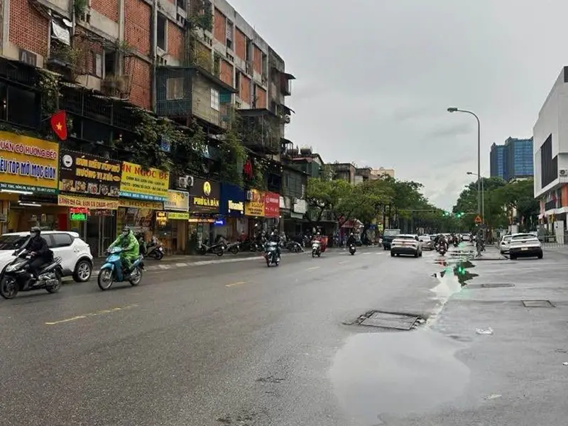 Bán nhà mặt phố tại phường Tôn Thất Tùng, diện tích 32m², phù hợp kinh doanh... Bán nhà mặt phố tại Kim Liên, Hà Nội 01