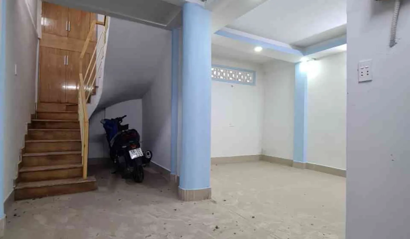 Nhà 3 tầng rộng rãi ngay trung tâm Phường Bến Thành giá giảm sốc... Bán nhà riêng tại Bến Thành, Hồ Chí Minh 01