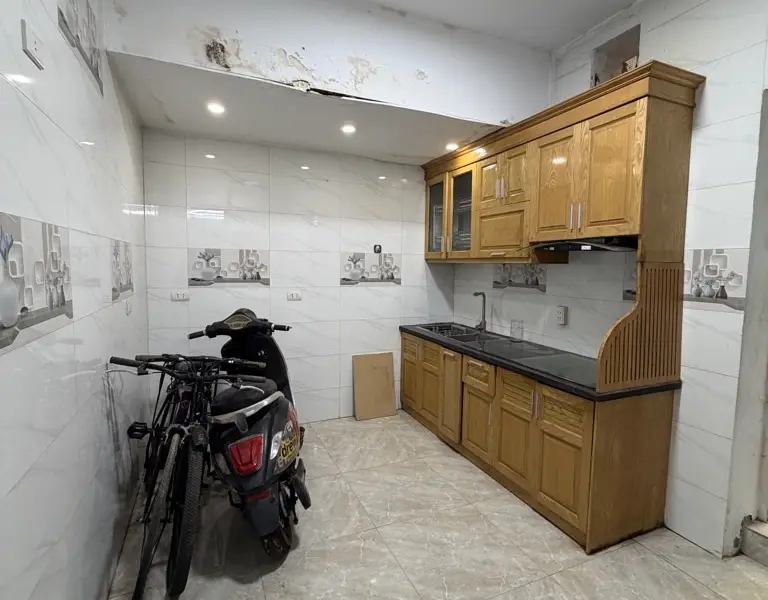 Nhà tập thể vị trí vàng ngõ rộng, oto đỗ cửa, sổ đỏ chính chủ... Bán owner_side tại Vĩnh Tuy, Hà Nội 01