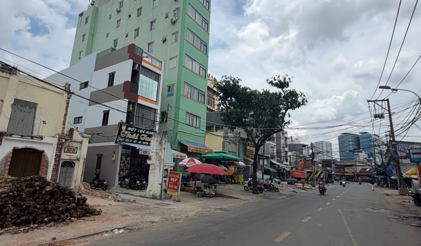 Bán nhà riêng 2 tầng trung tâm quận 4, diện tích 64m², 8 phòng ngủ tiện nghi... Bán nhà riêng tại Vĩnh Hội, Hồ Chí Minh 01