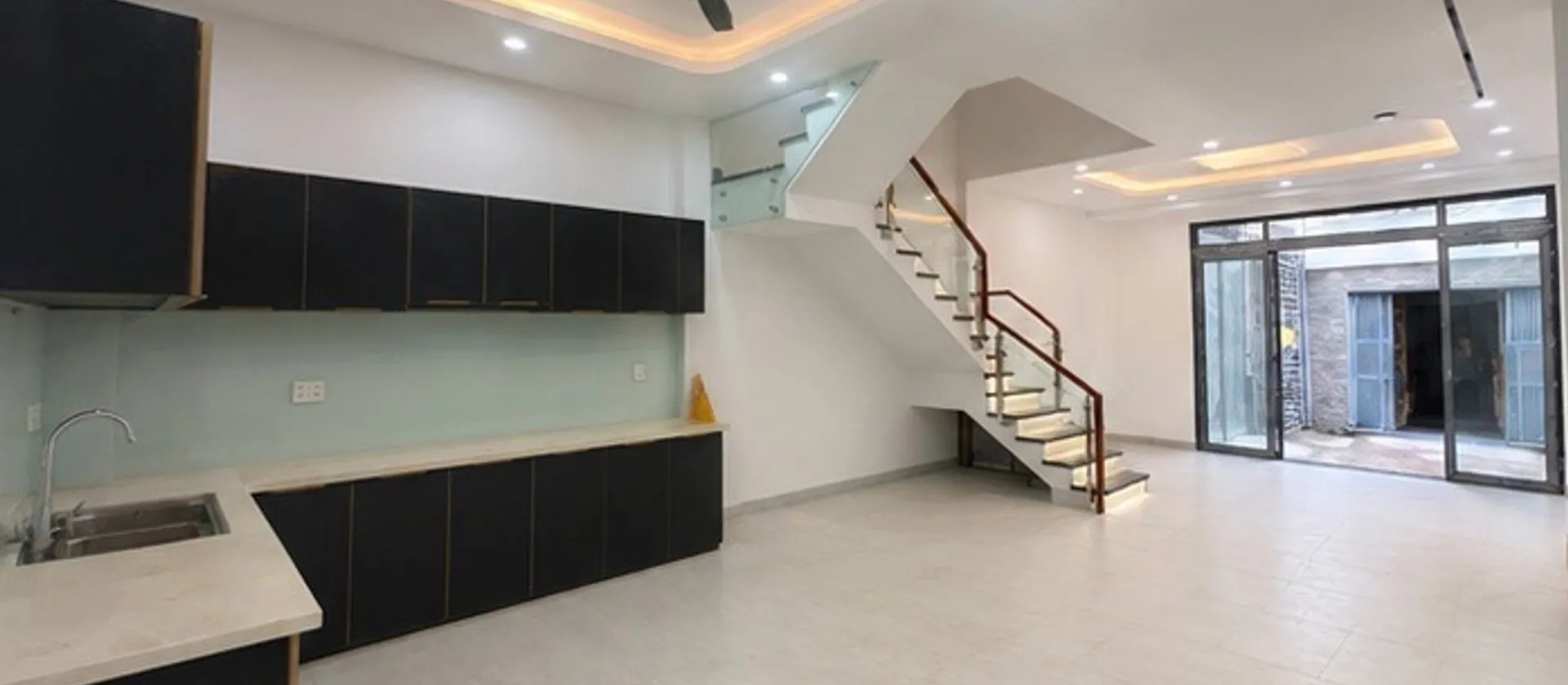 Bán nhà 4 tầng 5 phòng ngủ tại phường Hiệp Bình, TP.HCM giá 9.3 tỷ... Bán nhà riêng tại Hiệp Bình, Hồ Chí Minh 01