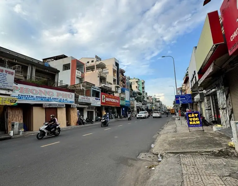 Nhà mặt tiền kinh doanh Lạc Long Quân - Cơ hội vàng đáng sở hữu ngay trung tâm Tân Bình... Bán nhà mặt phố tại Bảy Hiền, Hồ Chí Minh 01