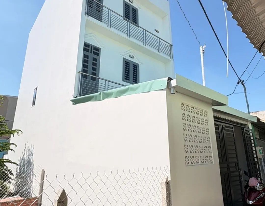 Bán Nhà Ngang 6m Hẻm Xe Tải Ngay Thị Trấn Hóc Môn - 110m2 Chỉ Hơn 6 Tỷ... Bán nhà riêng tại Hóc Môn, Hồ Chí Minh 01