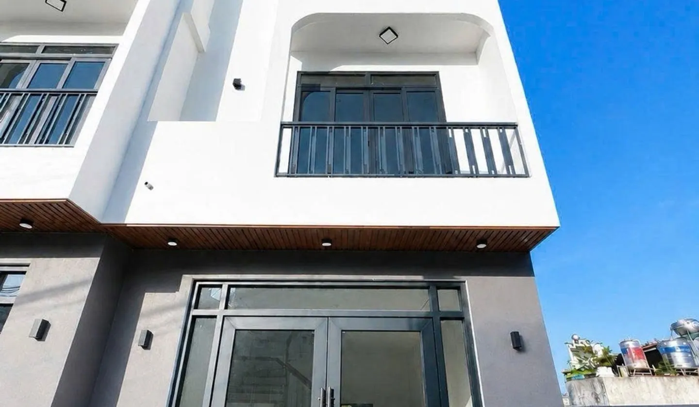 HÀNG HIẾM CAO THẮNG - LÔ GÓC 3 MẶT THOÁNG - Ô TÔ VÀO TẬN NHÀ 2 TỶ HƠN... Bán nhà riêng tại Hà Lầm, Quảng Ninh 01