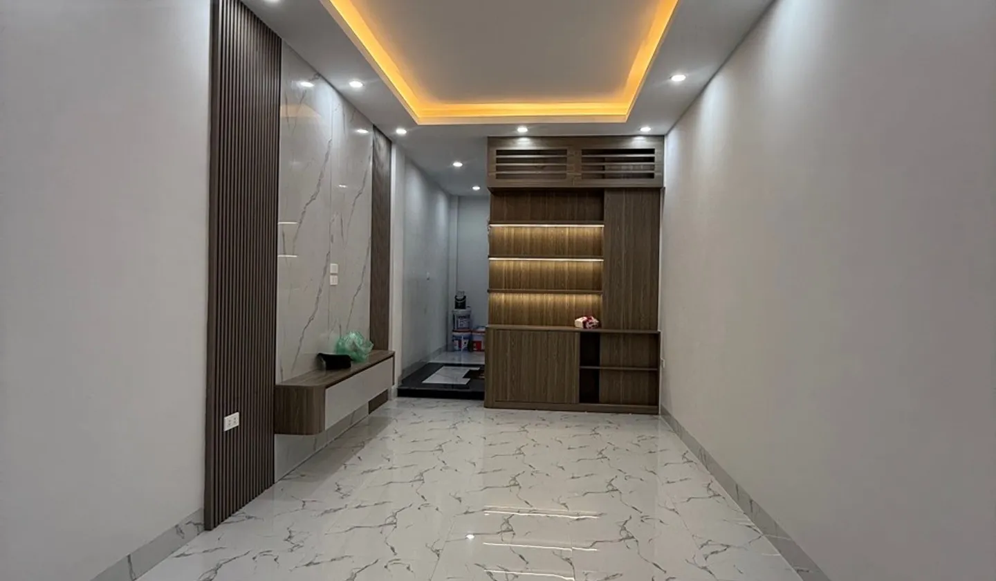 Nhà Riêng Sang Trọng Với Thang Máy Tại Khu Vực Gần Trung Tâm... Bán nhà riêng tại Vĩnh Tuy, Hà Nội 01
